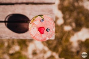Osviežujúci sladkasto-horký drink: Pripravte si Berry Gin & Tea aj doma