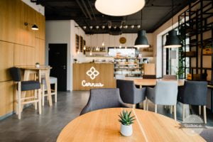 Cornus Café uprostred dedinky Kvetoslavov