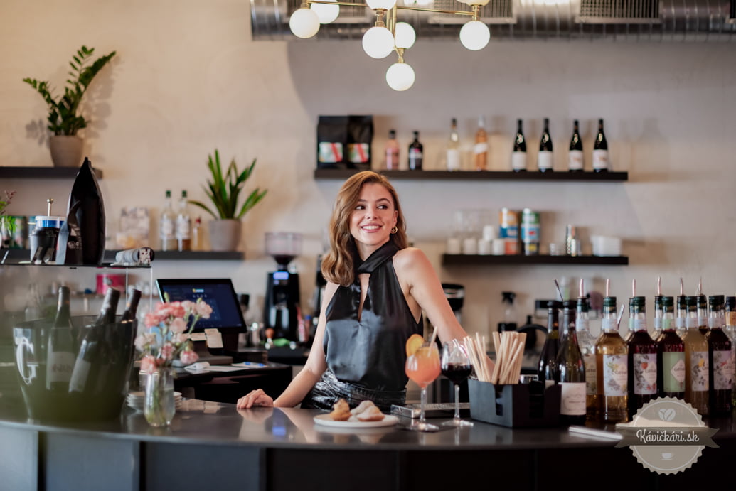 Colette-Michaela-Budáčová-bar