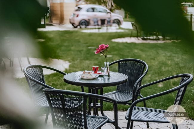 Kostolík Sv. Víta v Rusovciach – Bratislavská kaviareň, ako žiadna iná