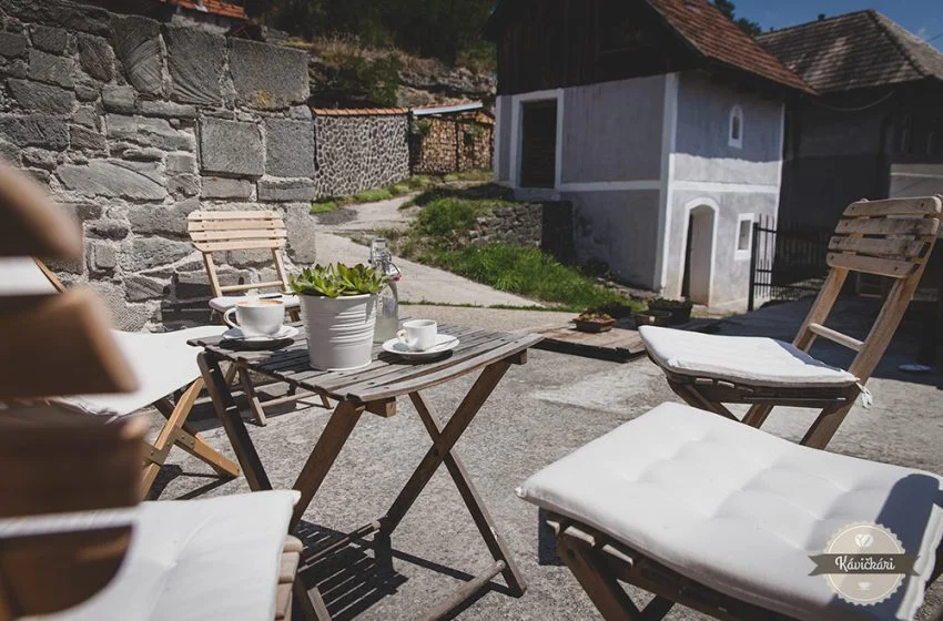  Café & Gallery Nový dvor: Dizajnový skvost v centre pamiatkovej rezervácie v Brhlovciach