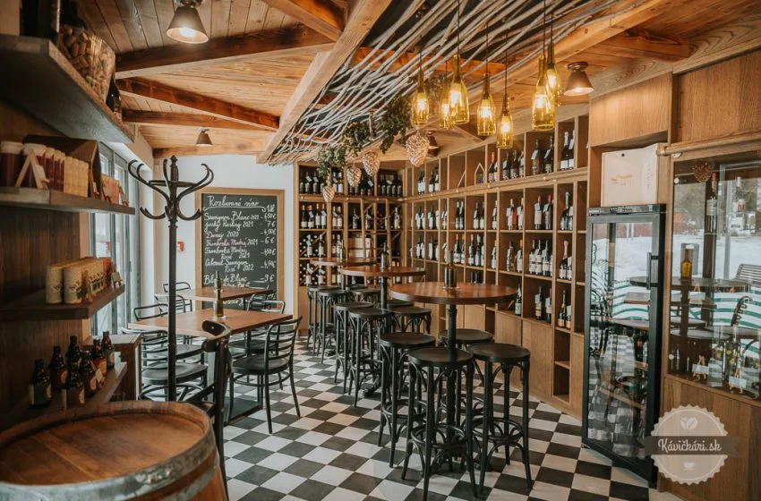  Wine & Cocktail bar Selaví – bar s výhľadom na Lomničák