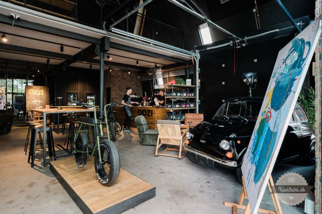 COOFFEE & BAR OOZI v Trnave – hangár s mnohými prekvapeniami