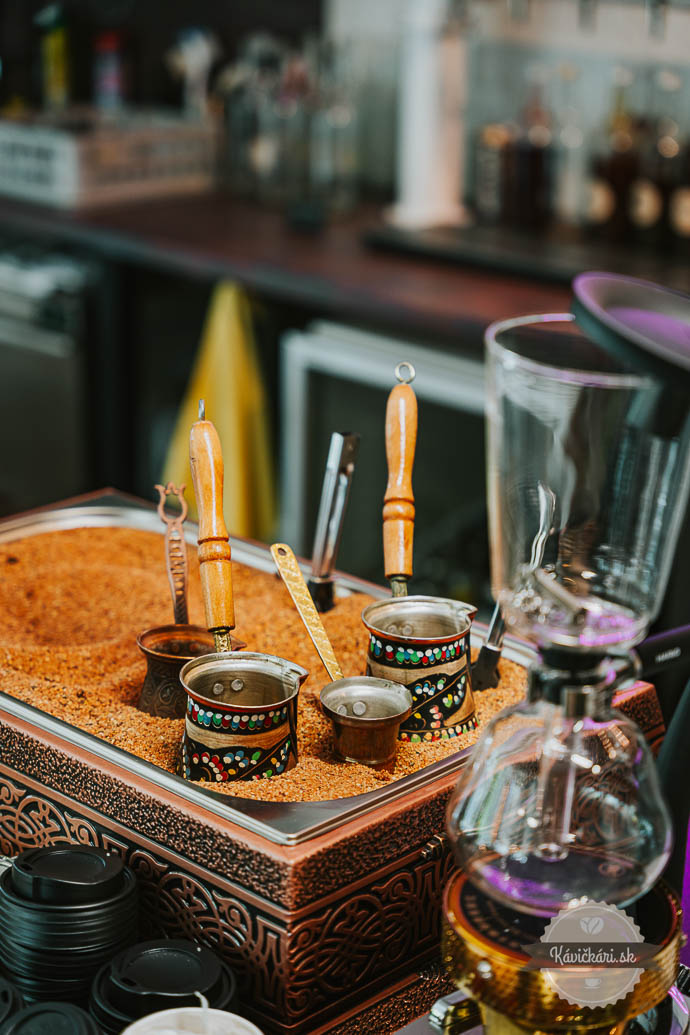 príprava-kávy-v-piesku