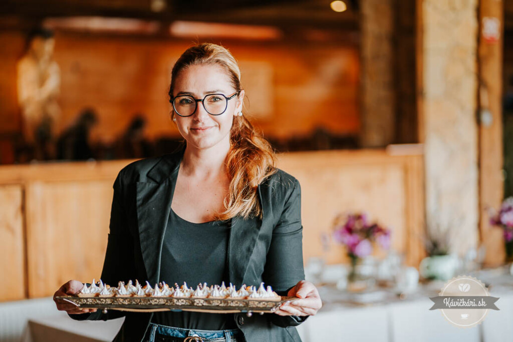 Milena Juhaniaková, Breznianska cukráreň