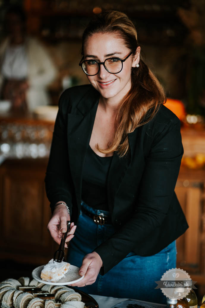 Breznianska cukráreň, Milena Juhaniaková