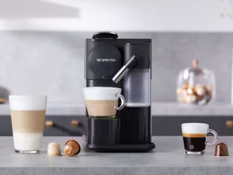 Kapsulový kávovar De'Longhi Nespresso Lattissima.