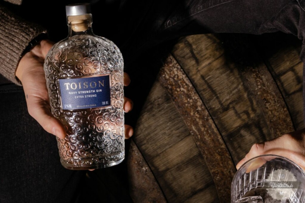 TOISON Navy Strength gin