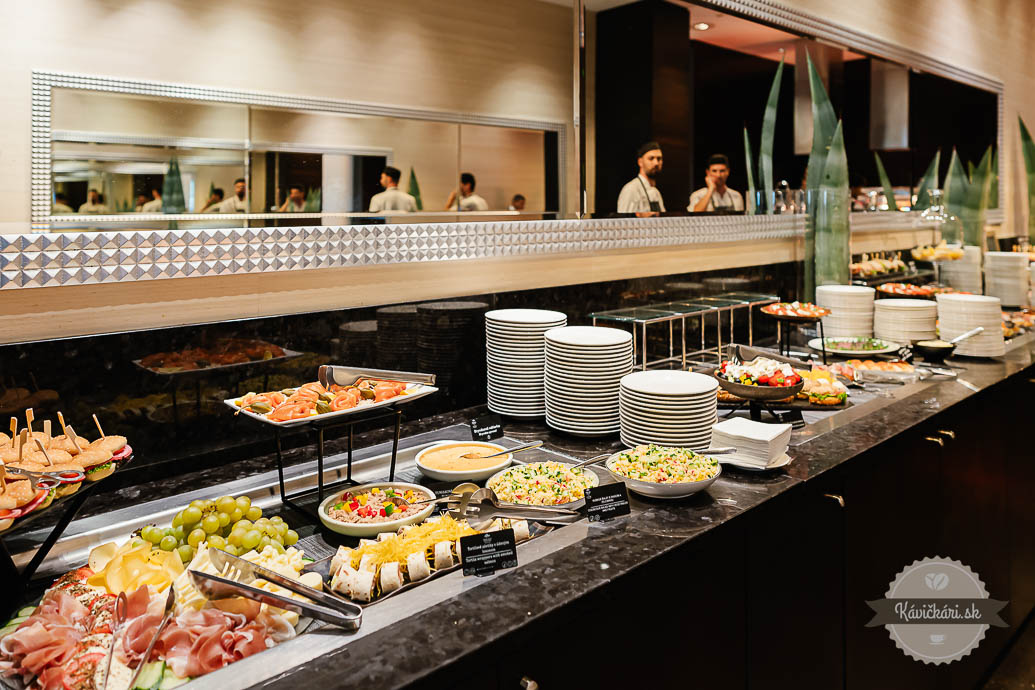 RIVERBANK Restaurant brunch