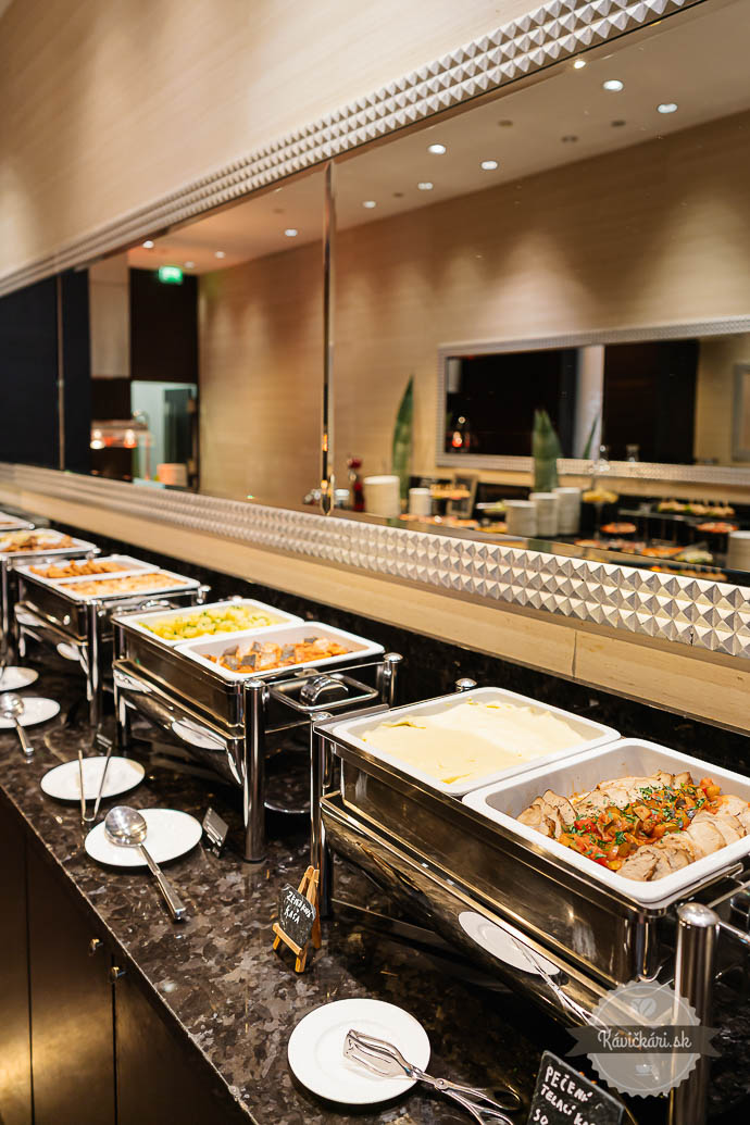 RIVERBANK Restaurant brunch v Bratislave