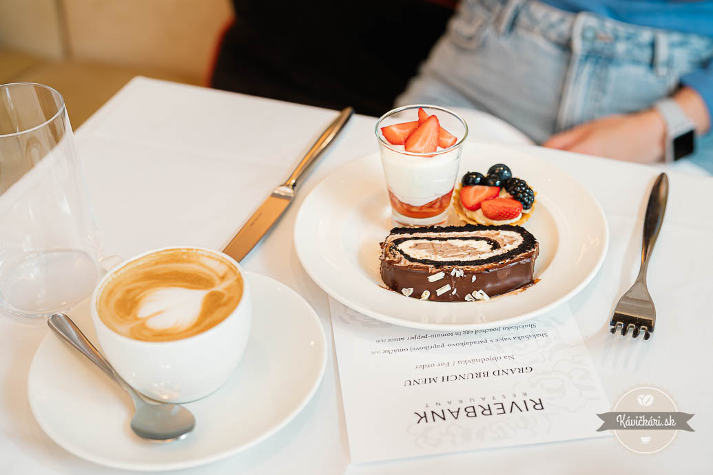 RIVERBANK Restaurant brunch