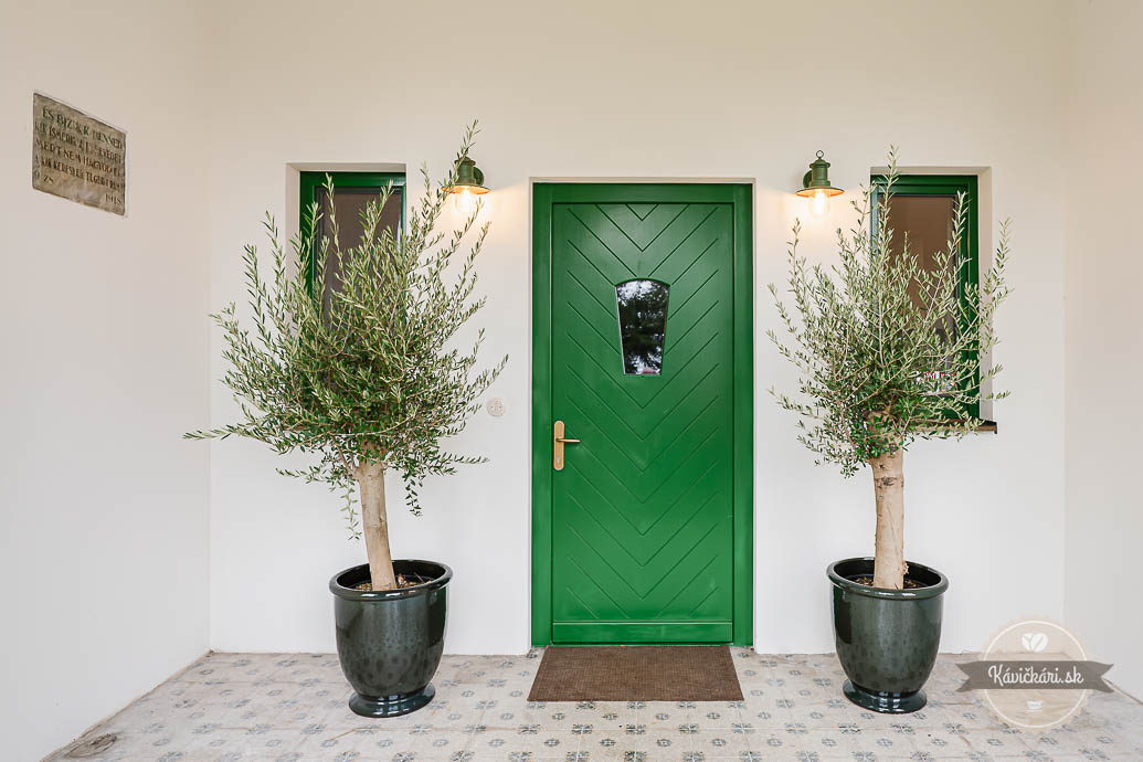 Kalvárium Nitra kaviareň vstup