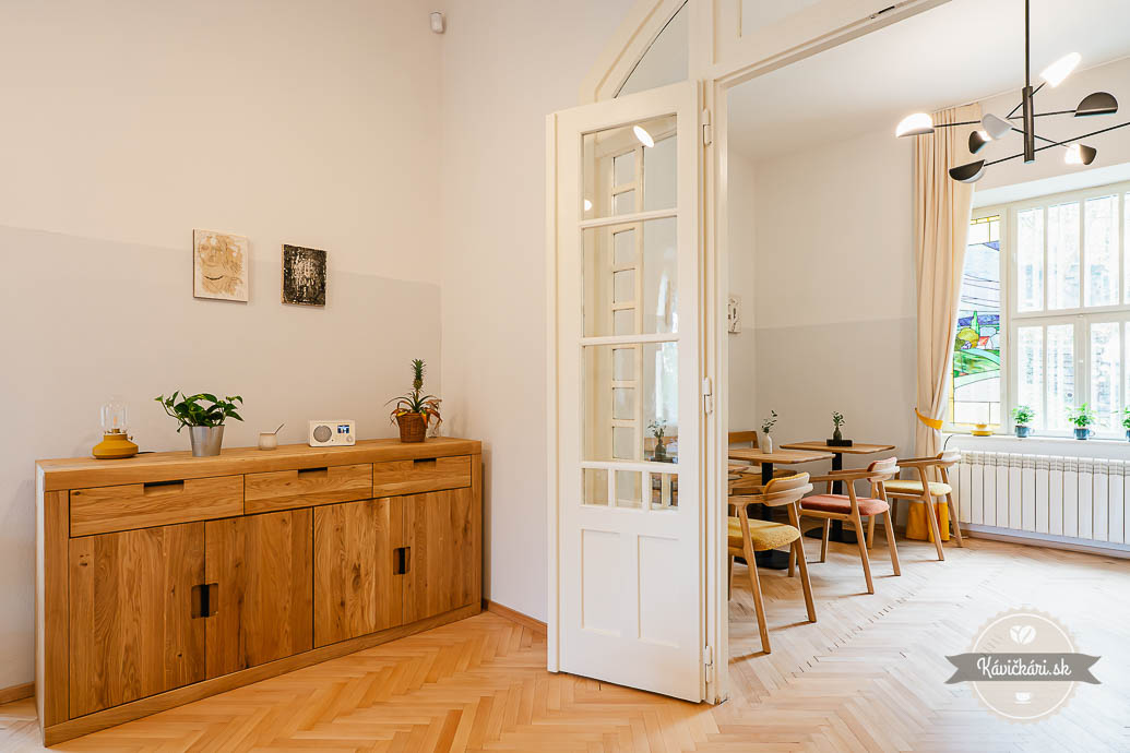 Kalvárium Nitra kaviareň interiér