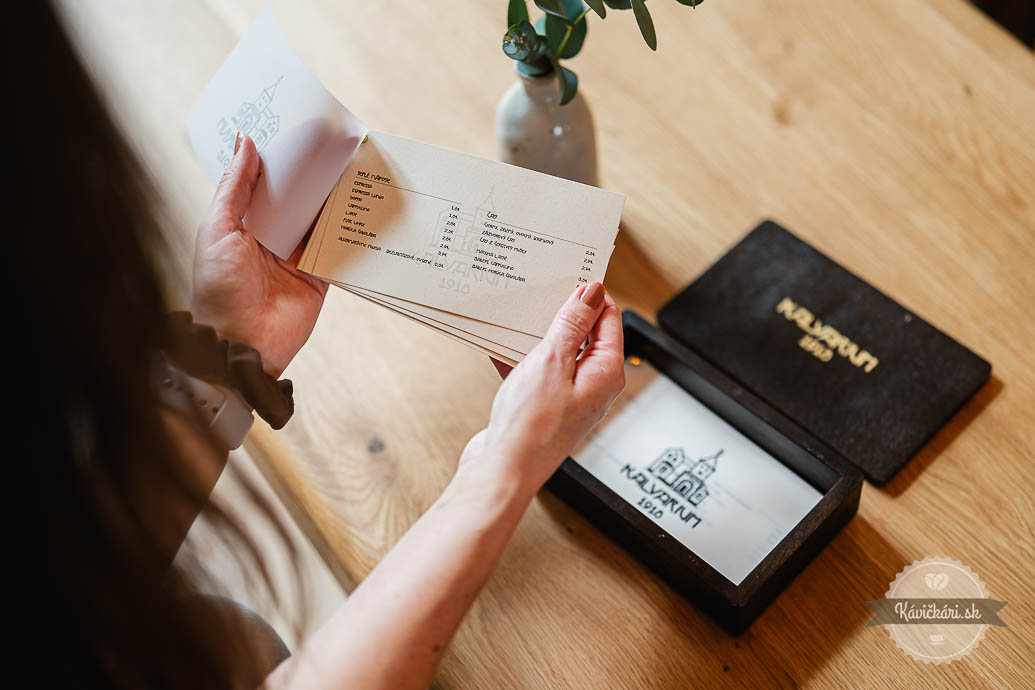 Kalvárium Nitra kaviareň káva a koláčik