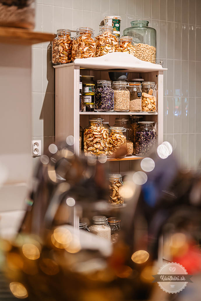 Zásoby potravín - Jedna báseň