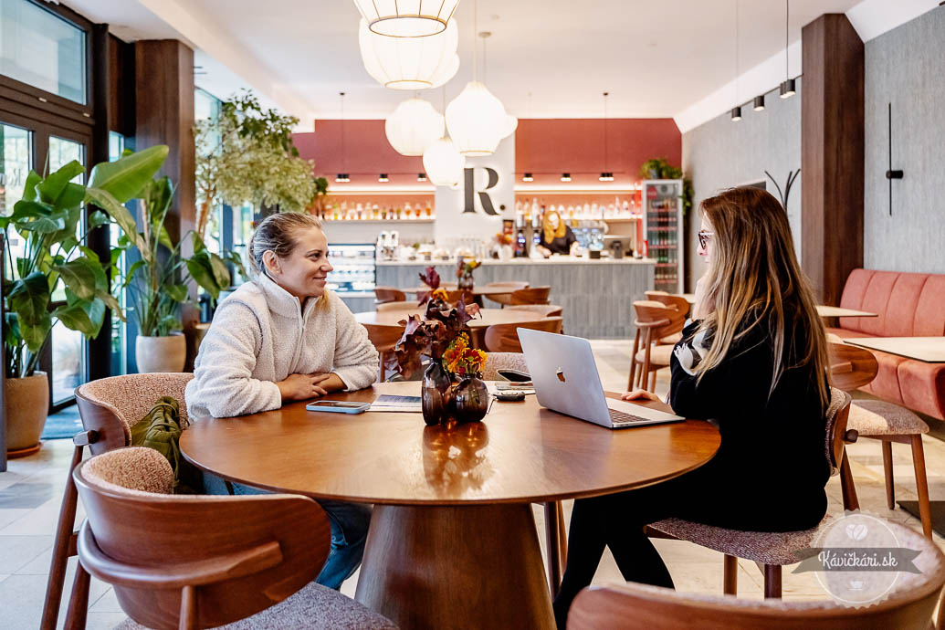 Reny's Coffee hostia