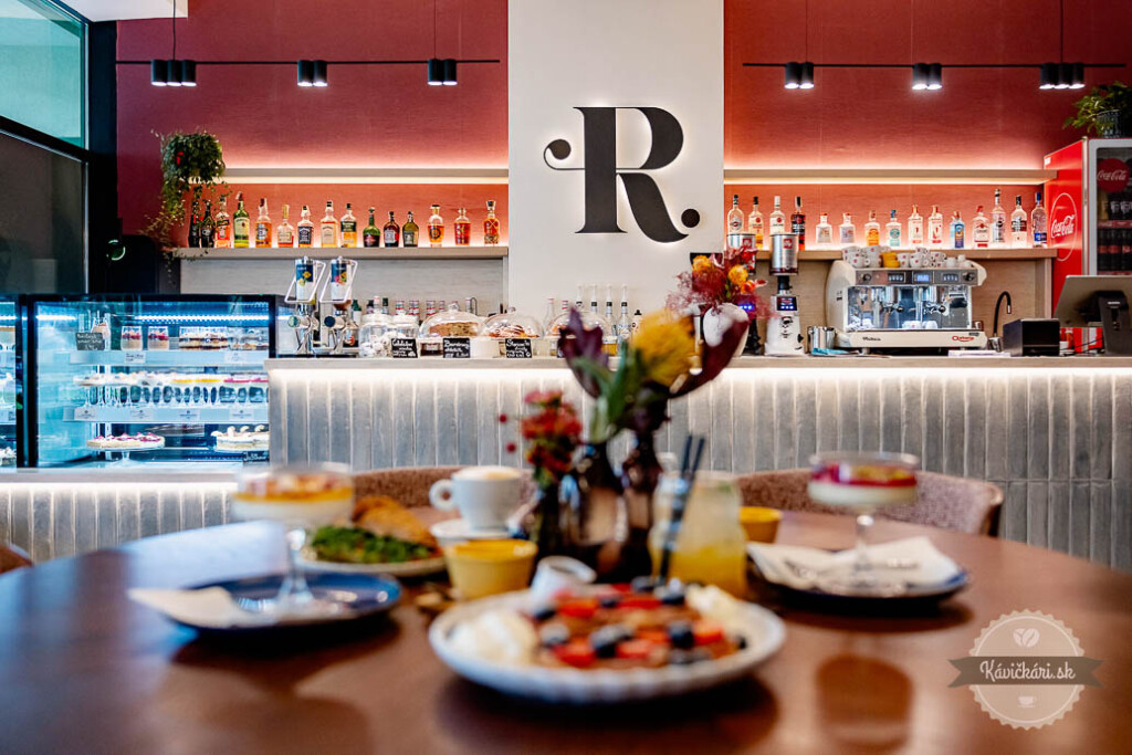 Reny's Coffee Revúca