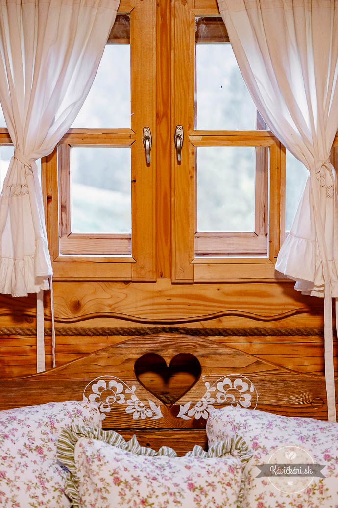 Dreveničky Salaša Zbojská spálňa posteľ