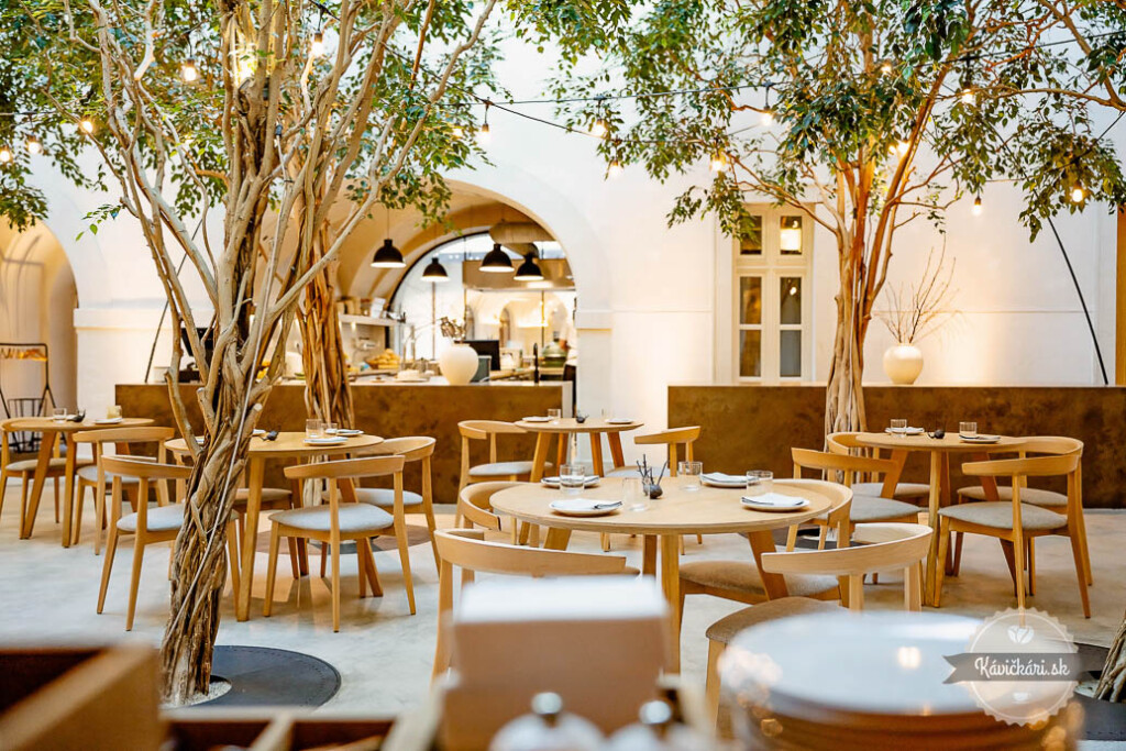 FACH Bratislava nádvorie