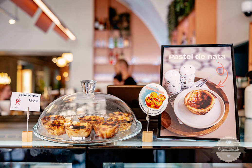 Red Velvet Cake Bar pastel de nata
