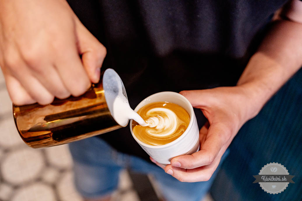 Red Velvet Cake Bar latte art