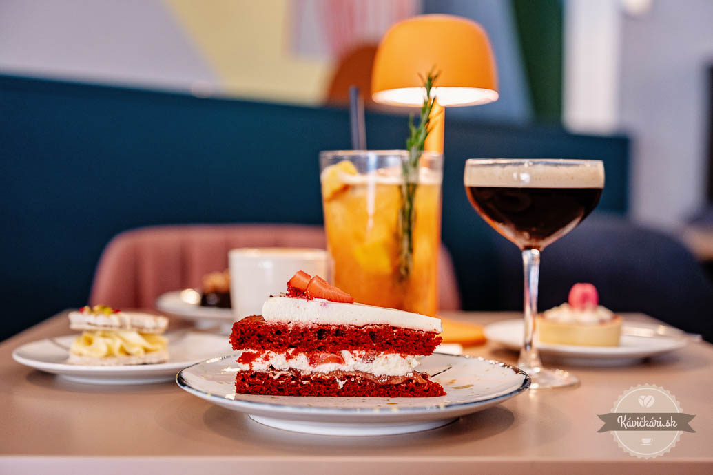 Red Velvet Cake Bar koláč