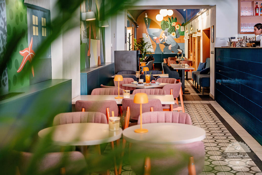 Red Velvet Cake Bar Košice kaviareň