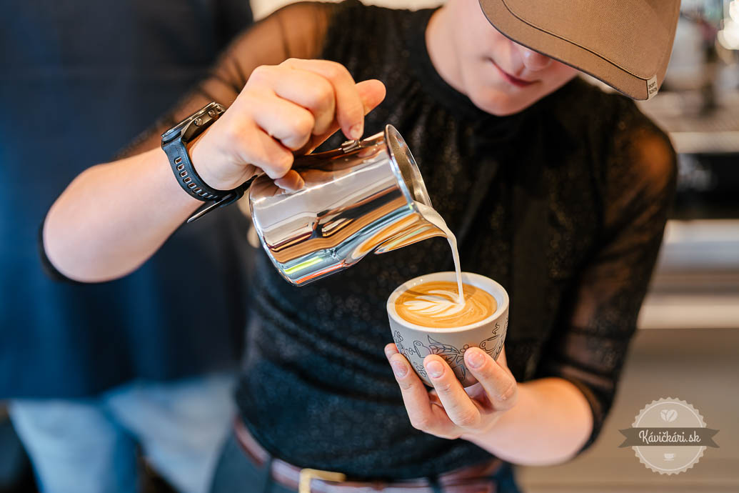 Káva vo wine bare Viva Italia