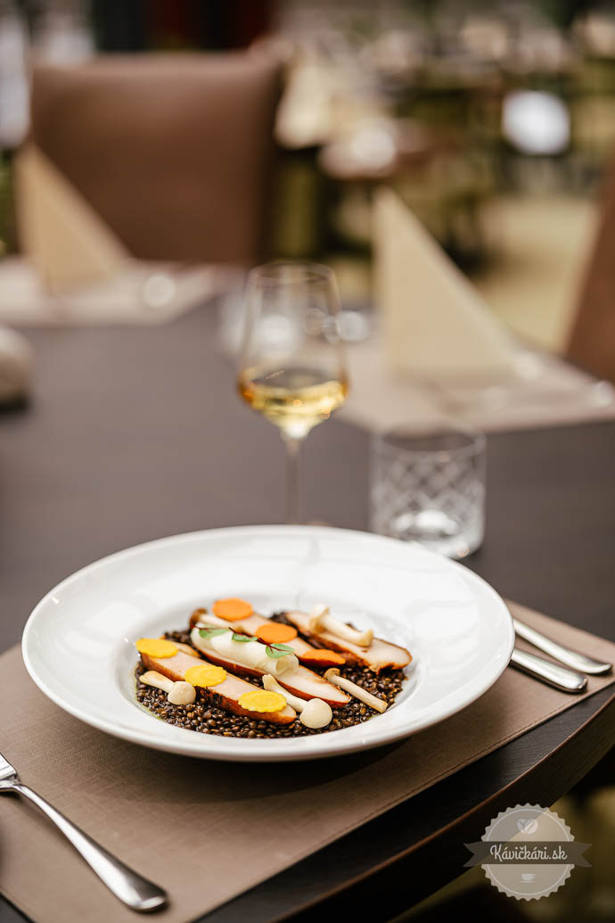 hlavné jedlo v reštaurácii Wellness Hotel Borovica ****
