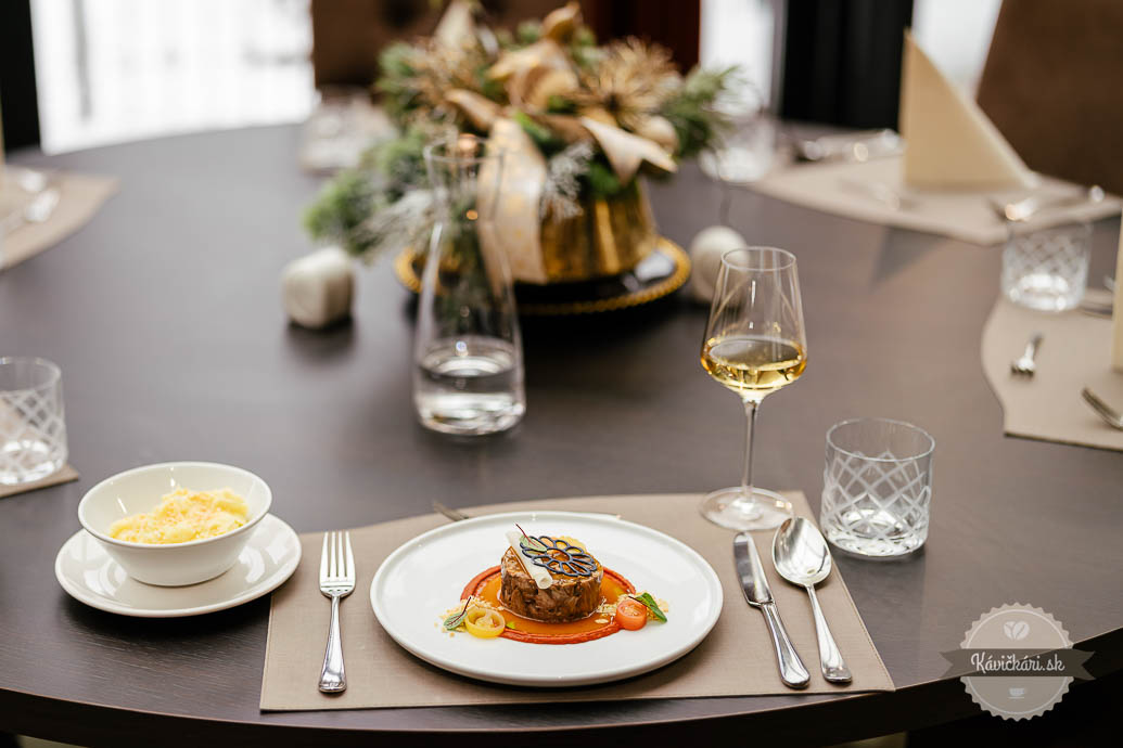 prestretý stôl v reštaurácii Hotela Borovica