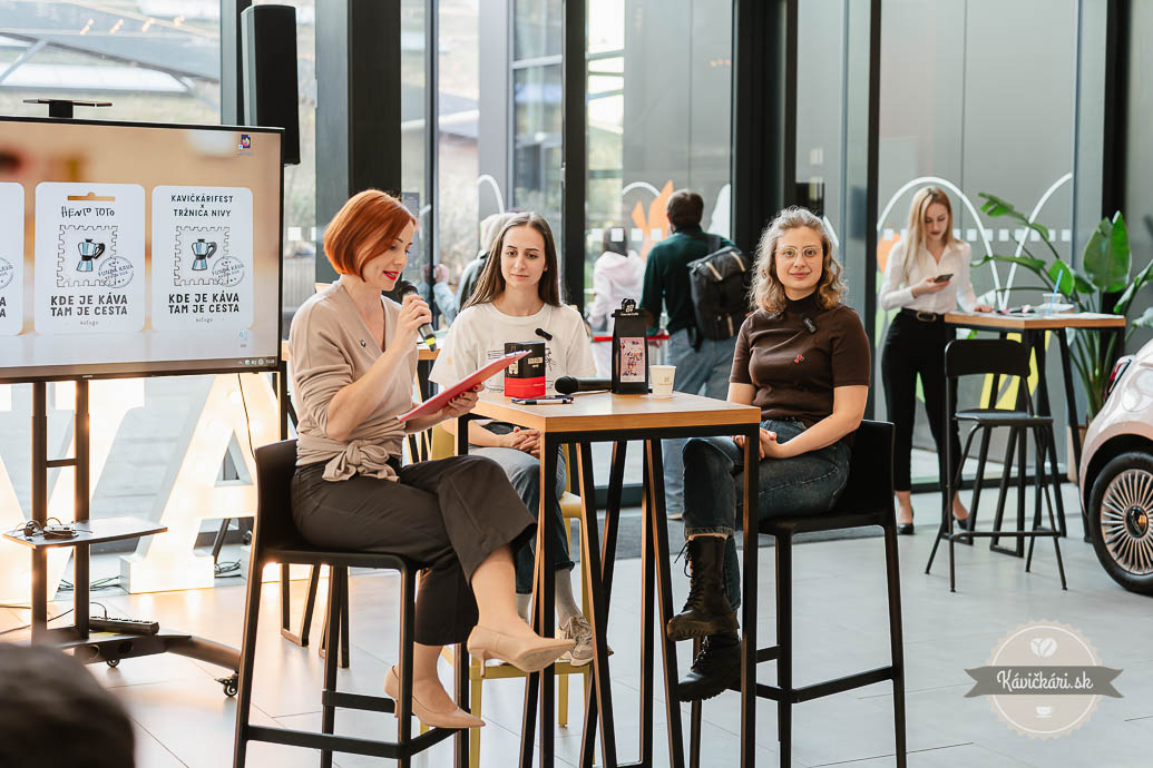 ženy pražiarky Kávičkárifest
