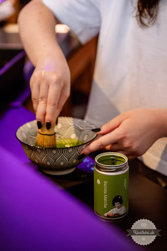 Café Na Peróne matcha Barovňa Čarovňa