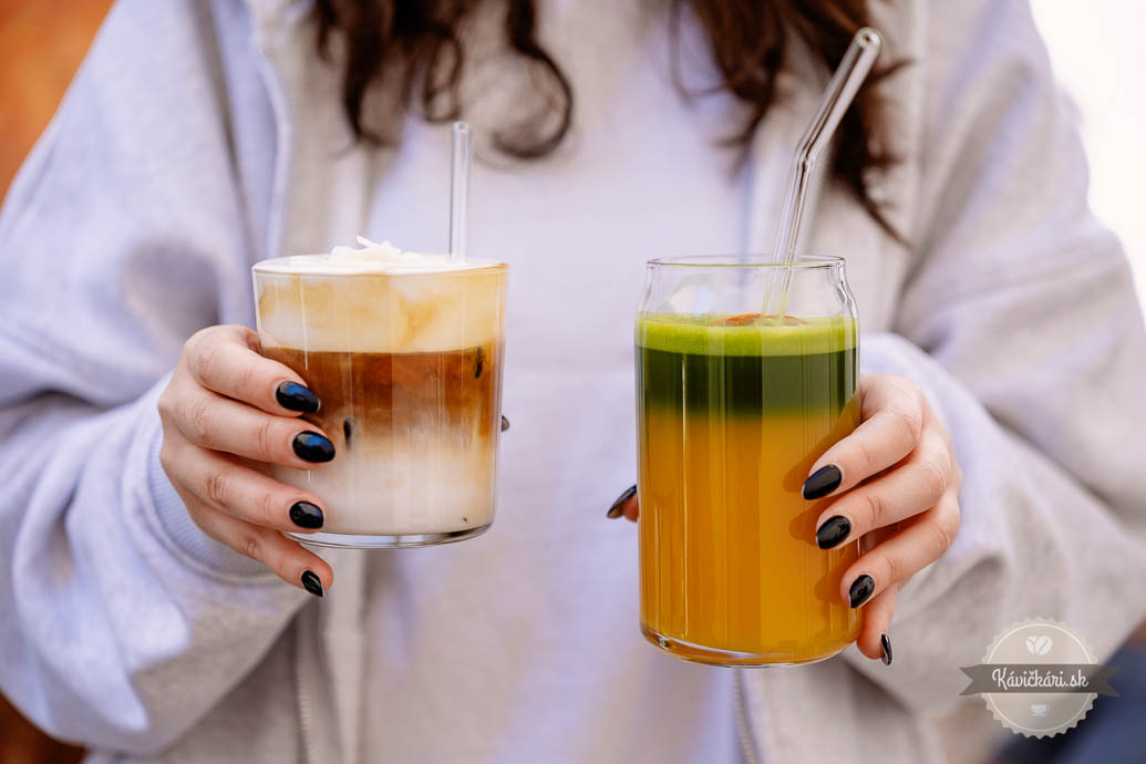 Café Na Peróne matcha a káva