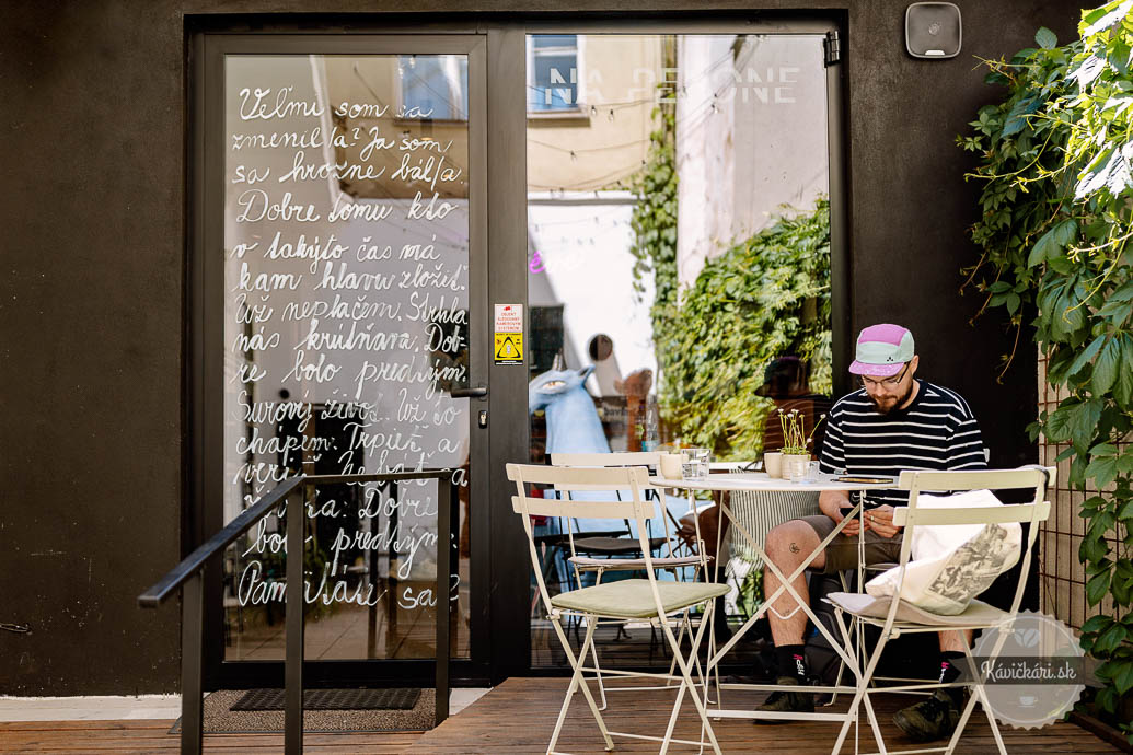 Café Na Peróne vstup
