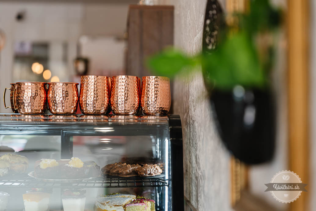 DeStiny Gallery Cafe - vytrína
