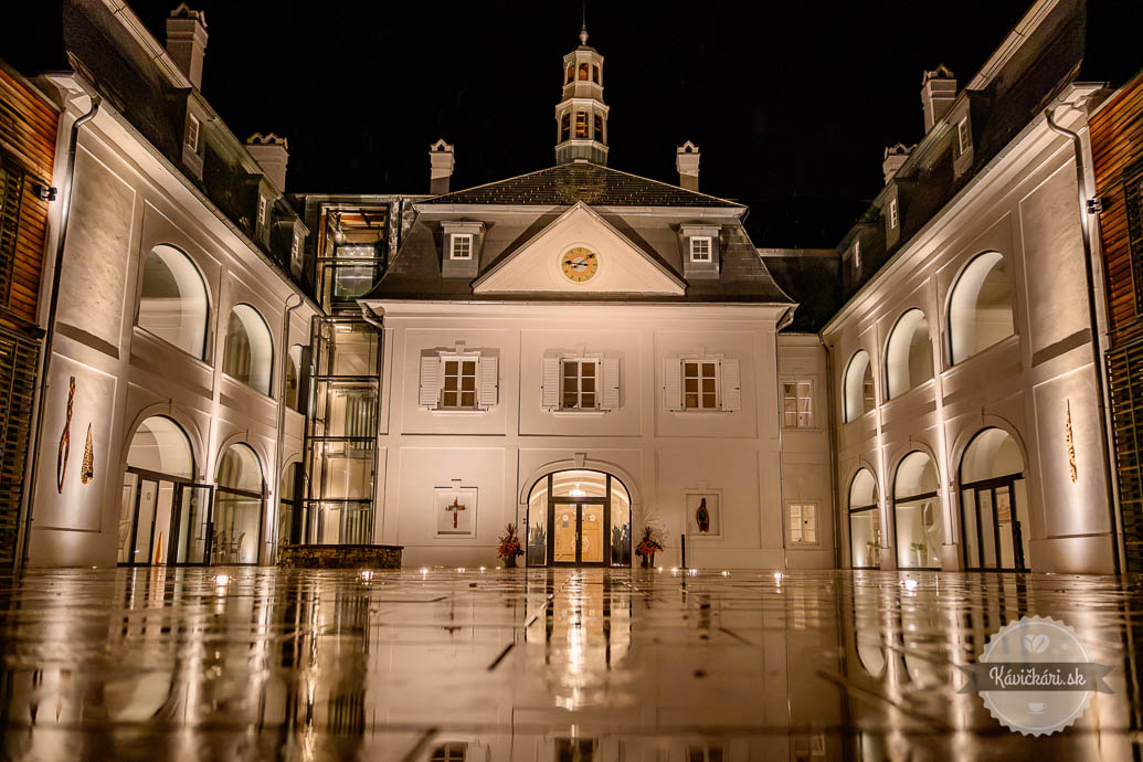 Château Gbeľany nádvorie