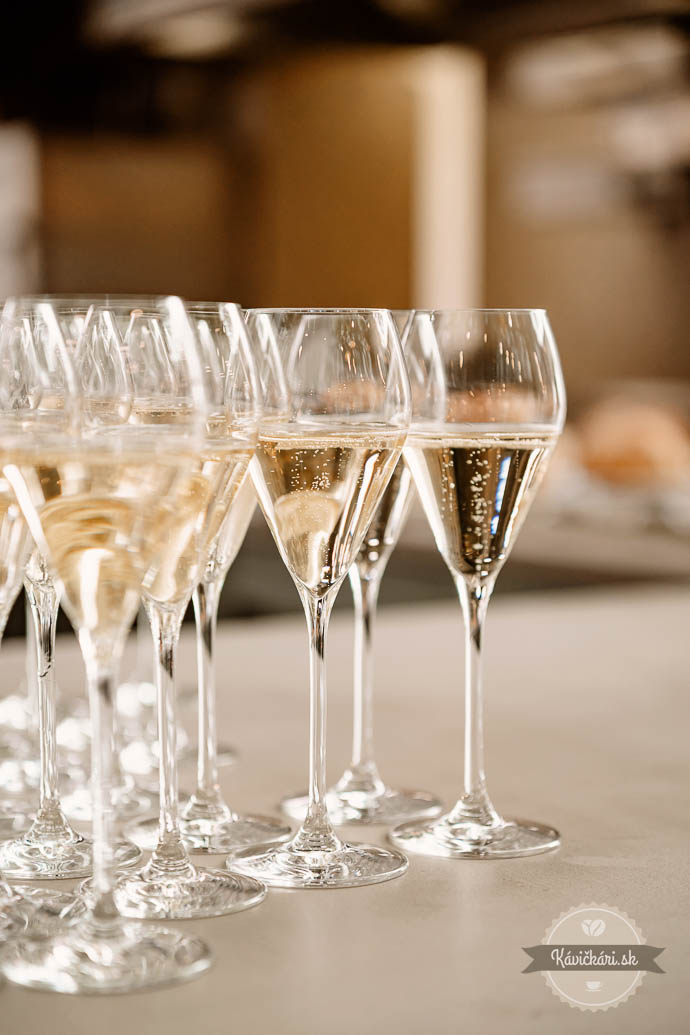 FACH brunch prípitok champagne